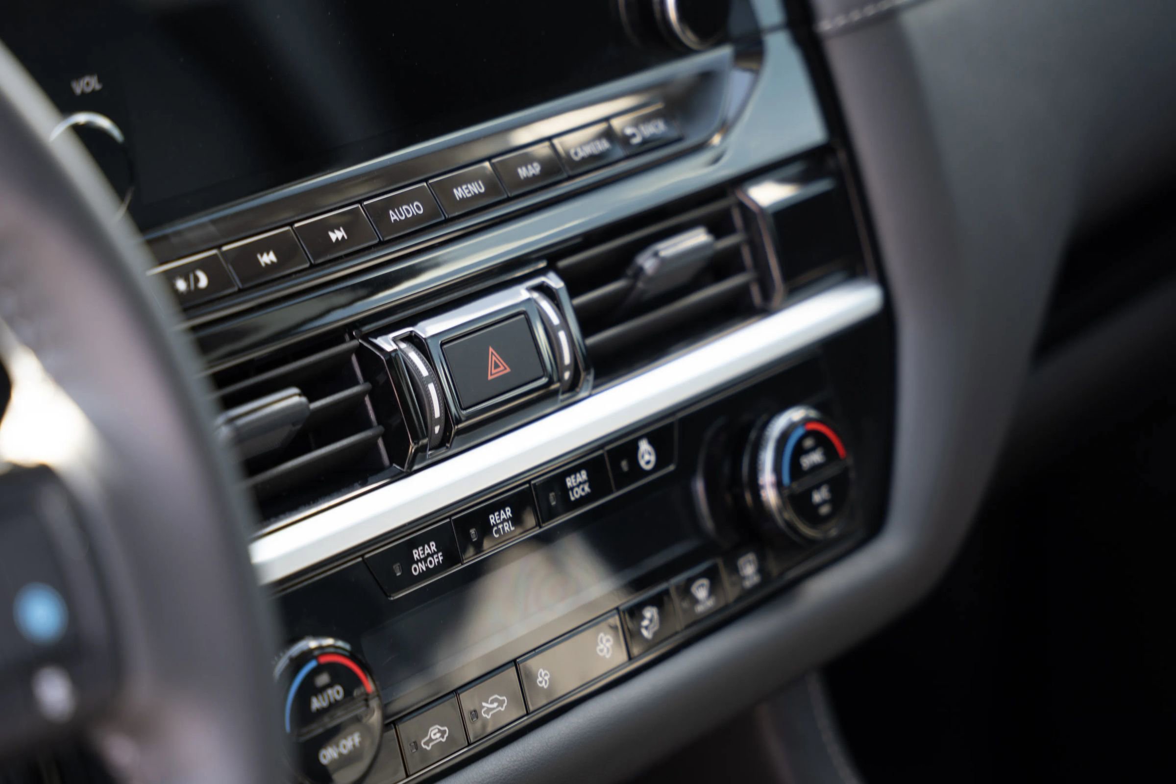 Used 2025 Nissan Pathfinder SL w/ SL Premium Package image 17