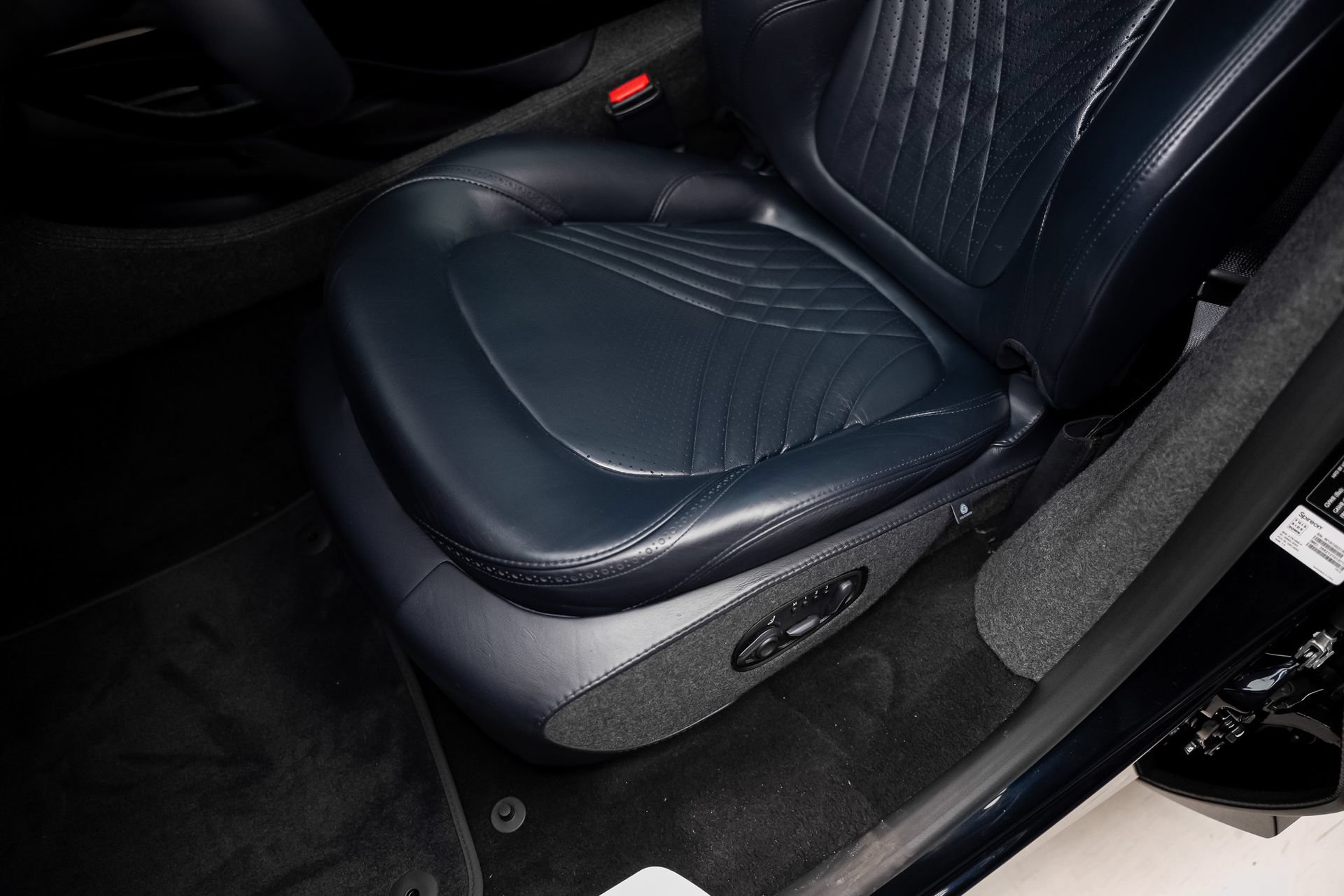 Used 2021 Aston Martin DBX AWD/4WD image 59