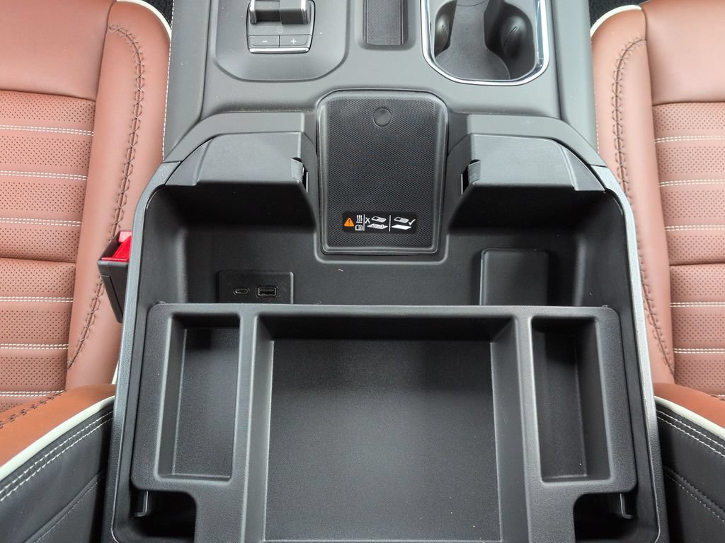 New 2026 GMC Sierra 3500 Denali Ultimate w/ LPO, Black Badging Package AWD/4WD image 18