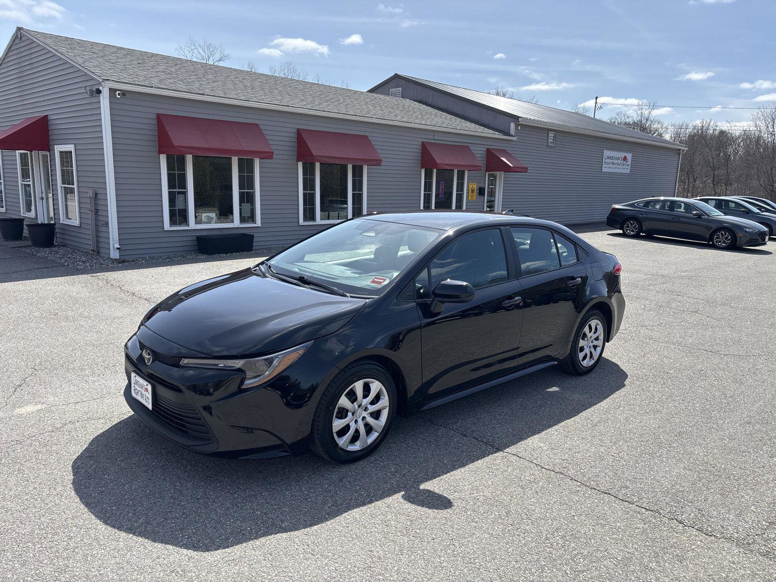 Used 2025 Toyota Corolla LE image 1