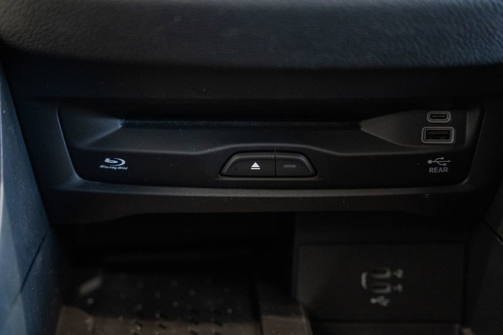 New 2026 Chrysler Pacifica Limited AWD/4WD image 26