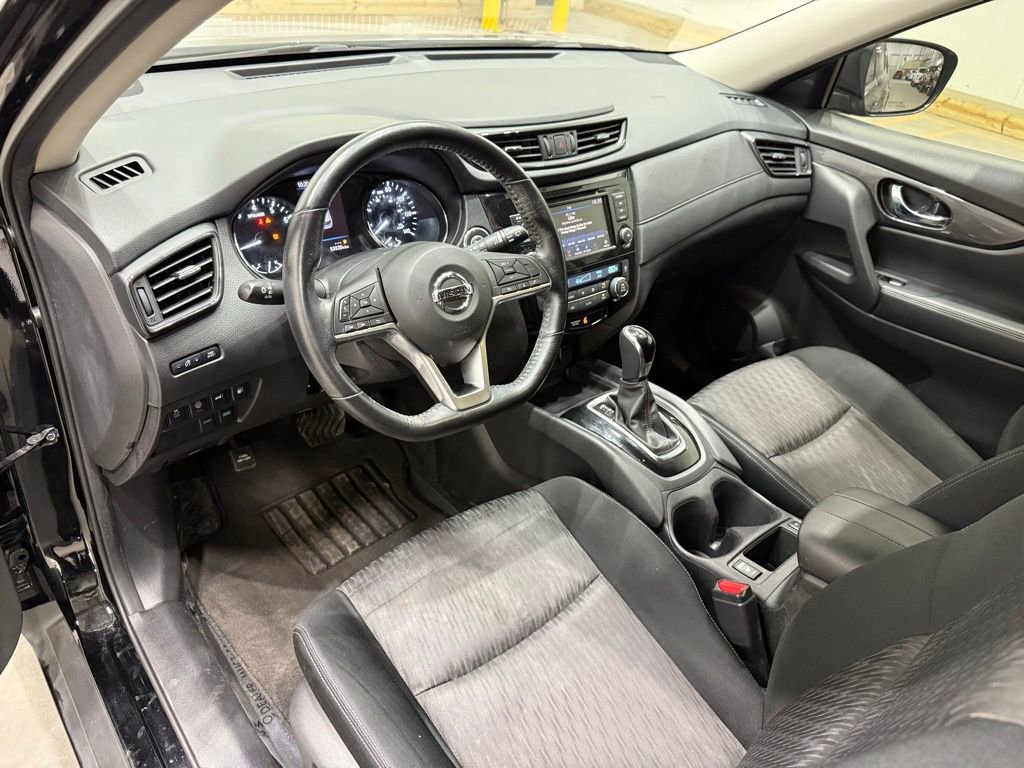 Used 2019 Nissan Rogue SV image 39