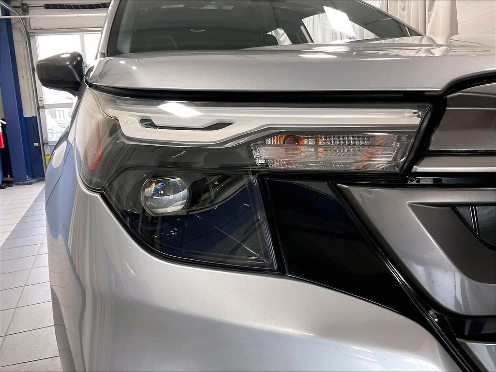 Used 2025 Subaru Forester Premium AWD/4WD image 34