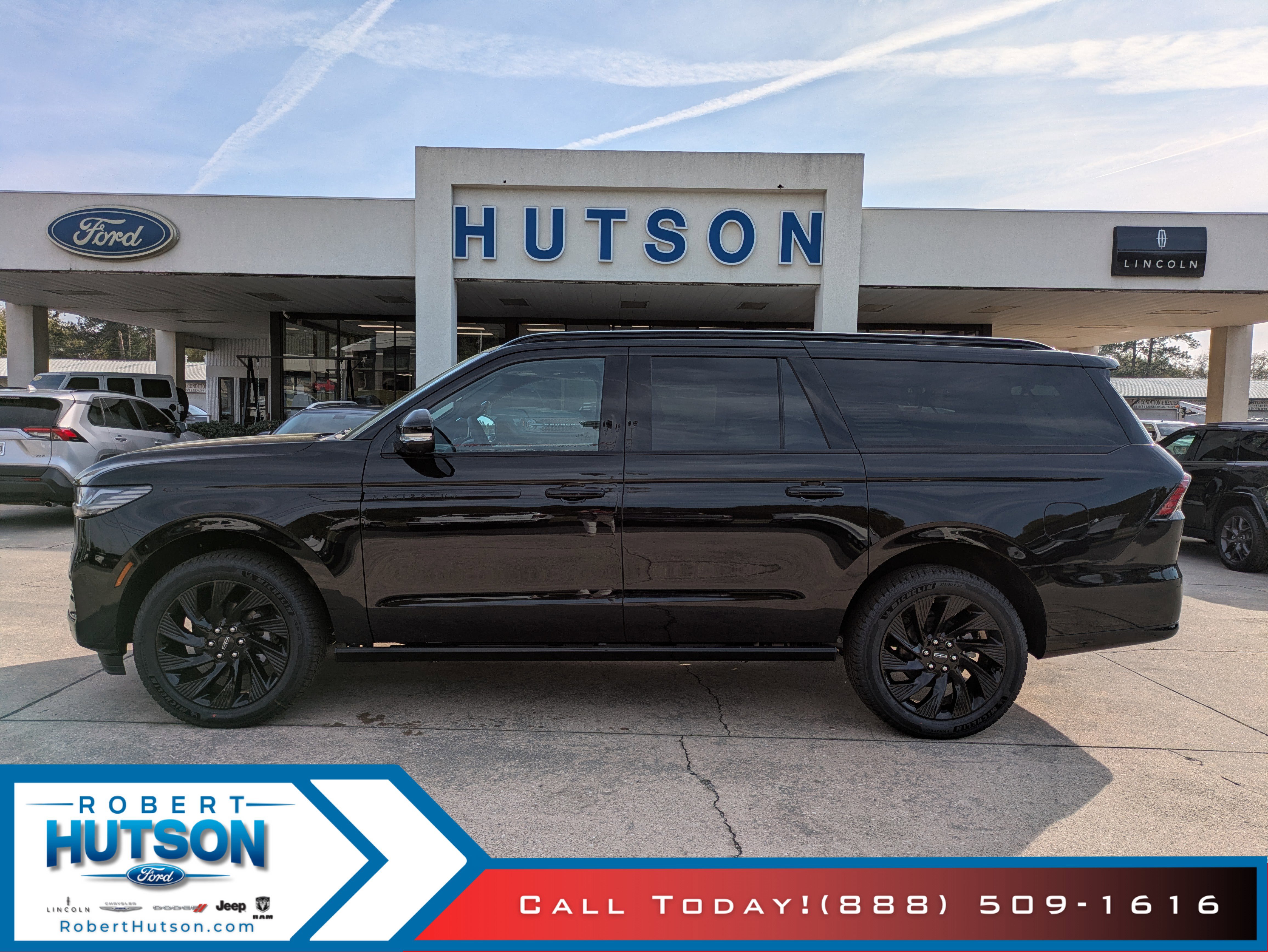 New 2026 Lincoln Navigator L Reserve w/ Jet Appearance Package AWD/4WD image 1