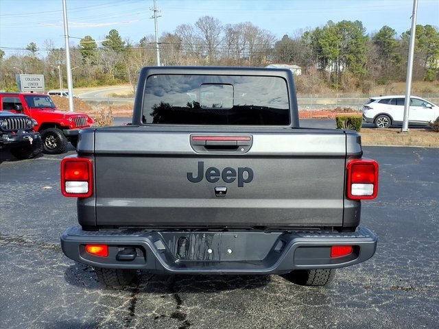 Used 2023 Jeep Gladiator Sport image 14