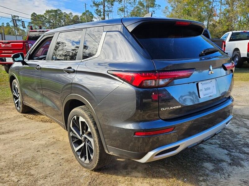 Used 2024 Mitsubishi Outlander SE image 10