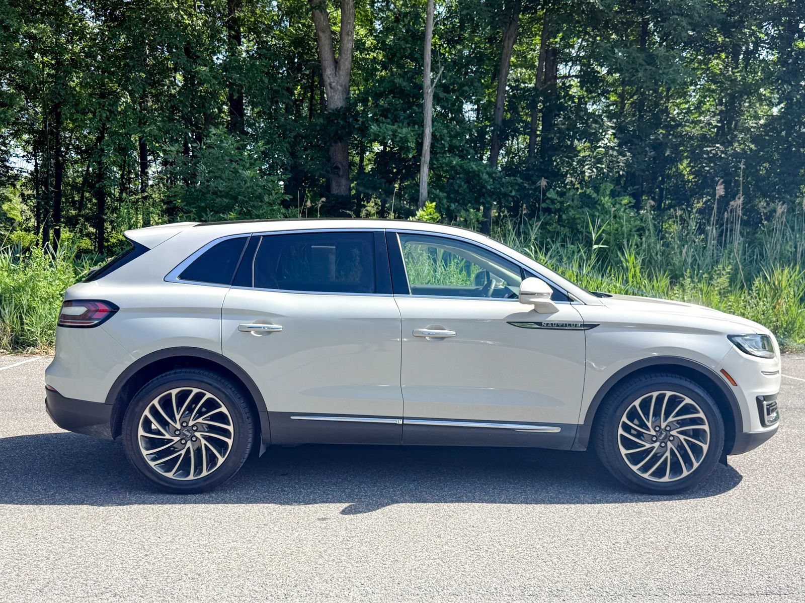 Used 2019 Lincoln Nautilus Reserve w/ Class II Trailer Tow Package AWD/4WD image 7