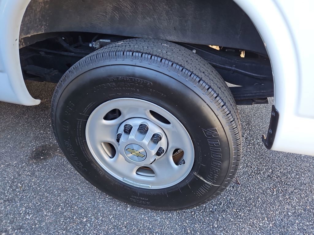 Used 2024 Chevrolet Express 2500 image 23