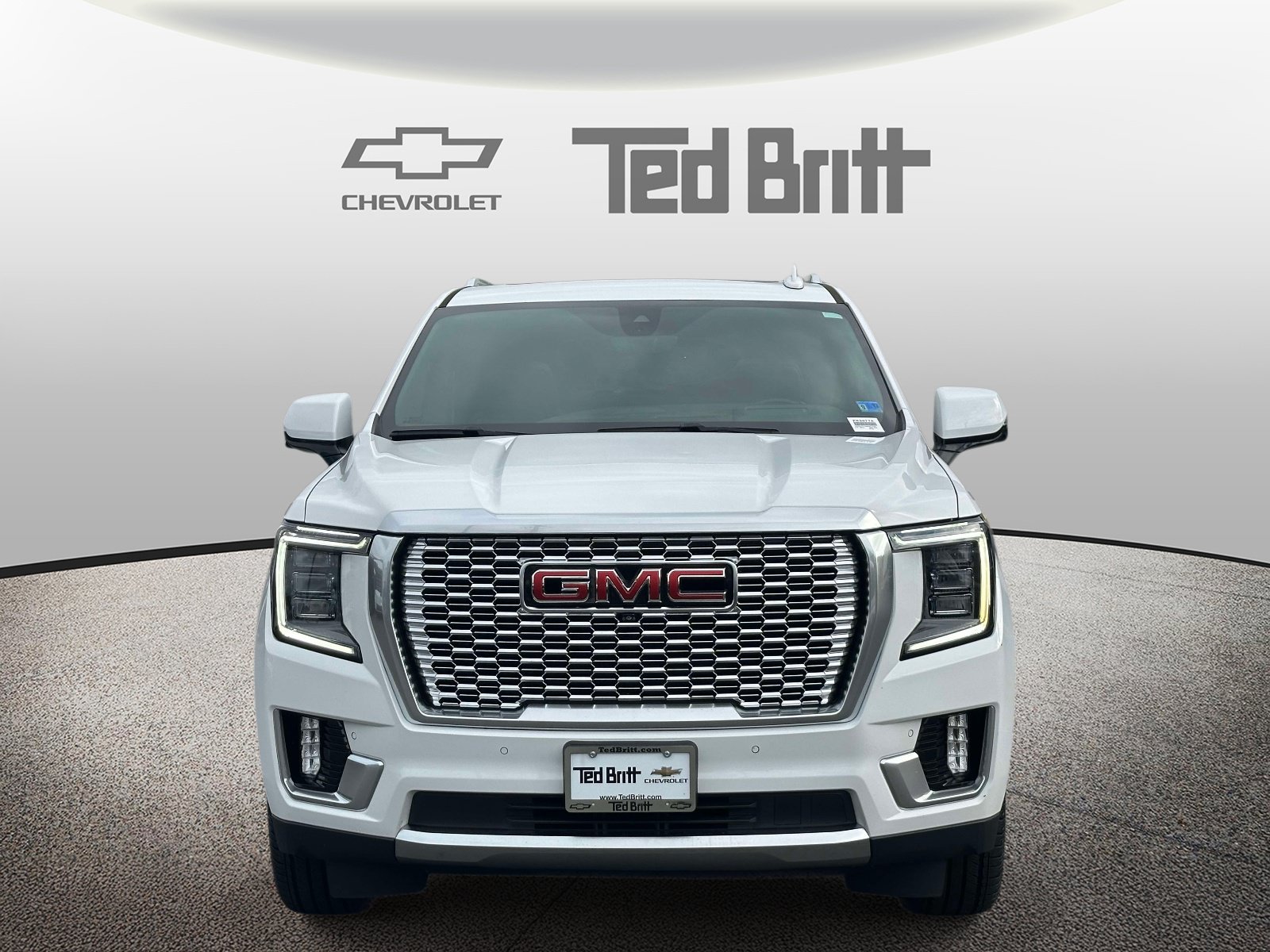 Used 2021 GMC Yukon XL Denali w/ Advanced Technology Package AWD/4WD image 2