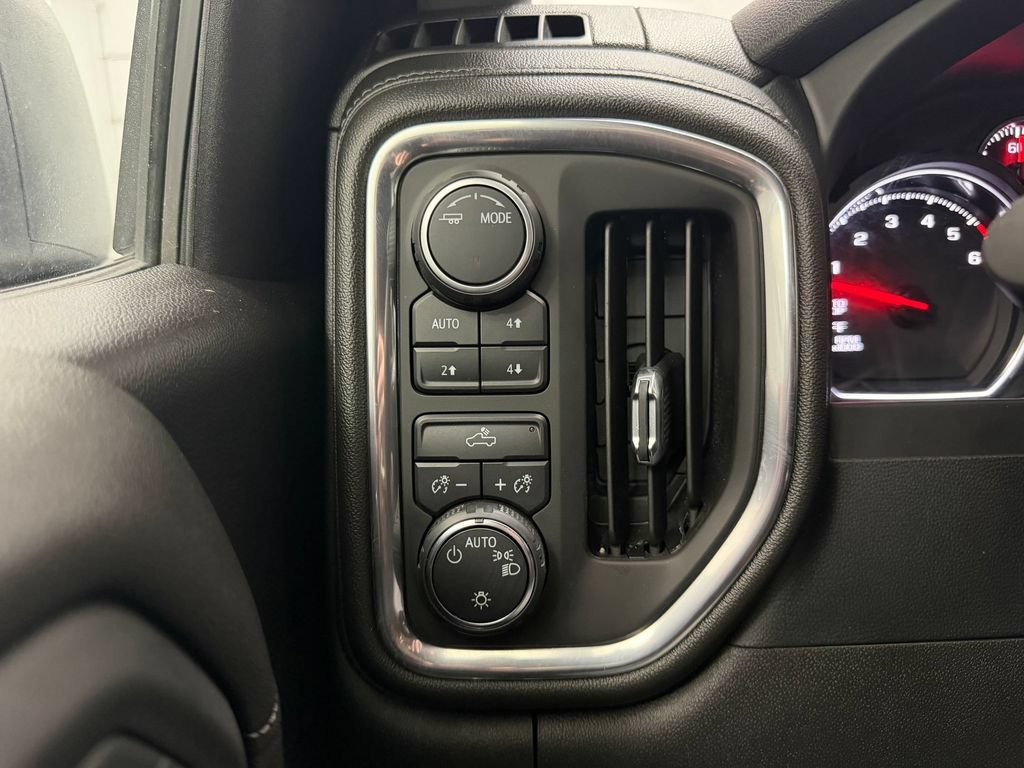 Used 2022 Chevrolet Silverado 1500 LT AWD/4WD image 32