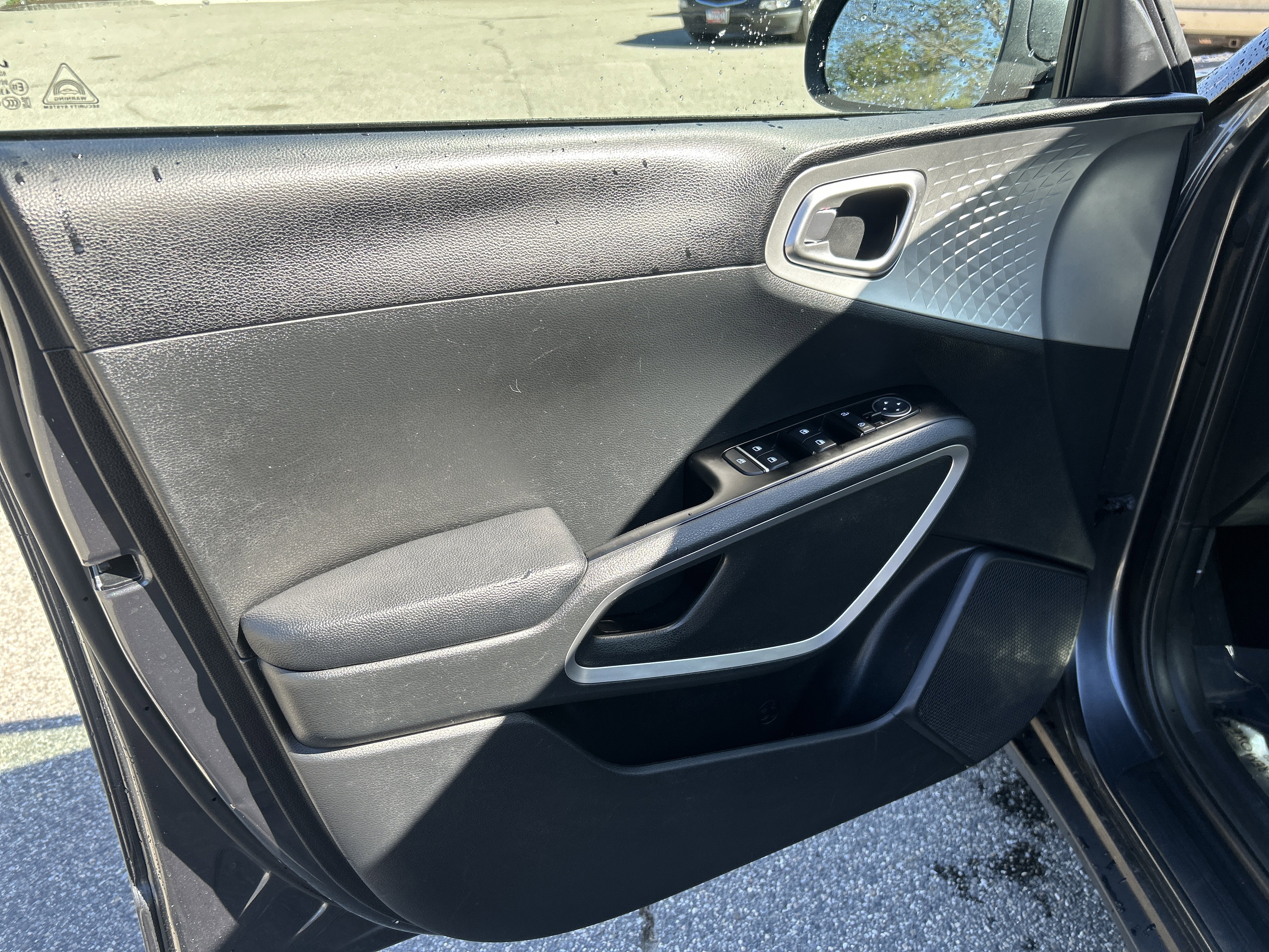 Used 2023 Kia Soul LX w/ Option Group 015 FWD image 15