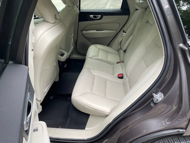 Certified 2024 Volvo XC60 B5 Plus w/ Protection Package Premier AWD/4WD image 12