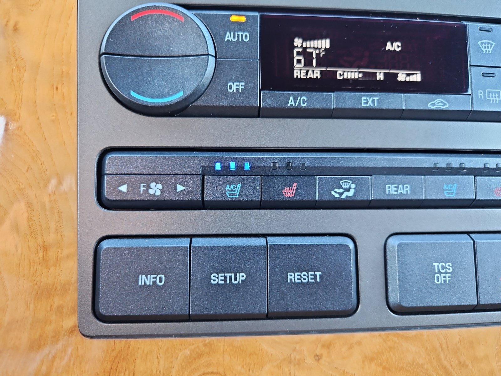Used 2013 Lincoln Navigator 2WD image 25
