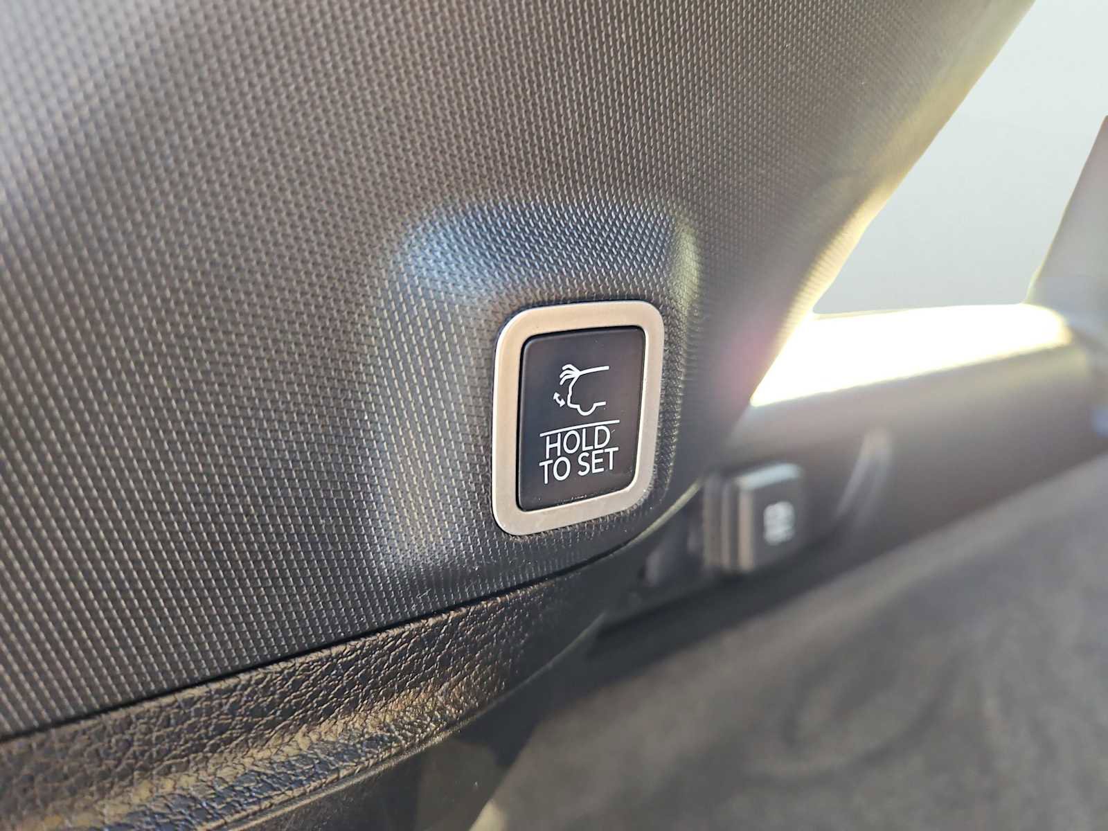 Used 2022 Jeep Grand Cherokee Overland w/ Luxury Tech Group IV image 25