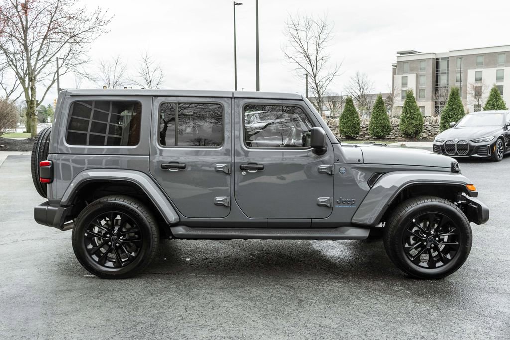 Used 2025 Jeep Wrangler Unlimited Sahara image 3