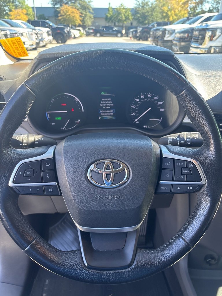Used 2022 Toyota Sienna XLE image 19