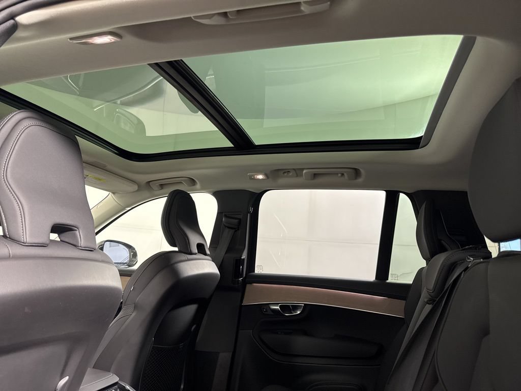 Used 2025 Volvo XC90 B6 Plus AWD/4WD image 23