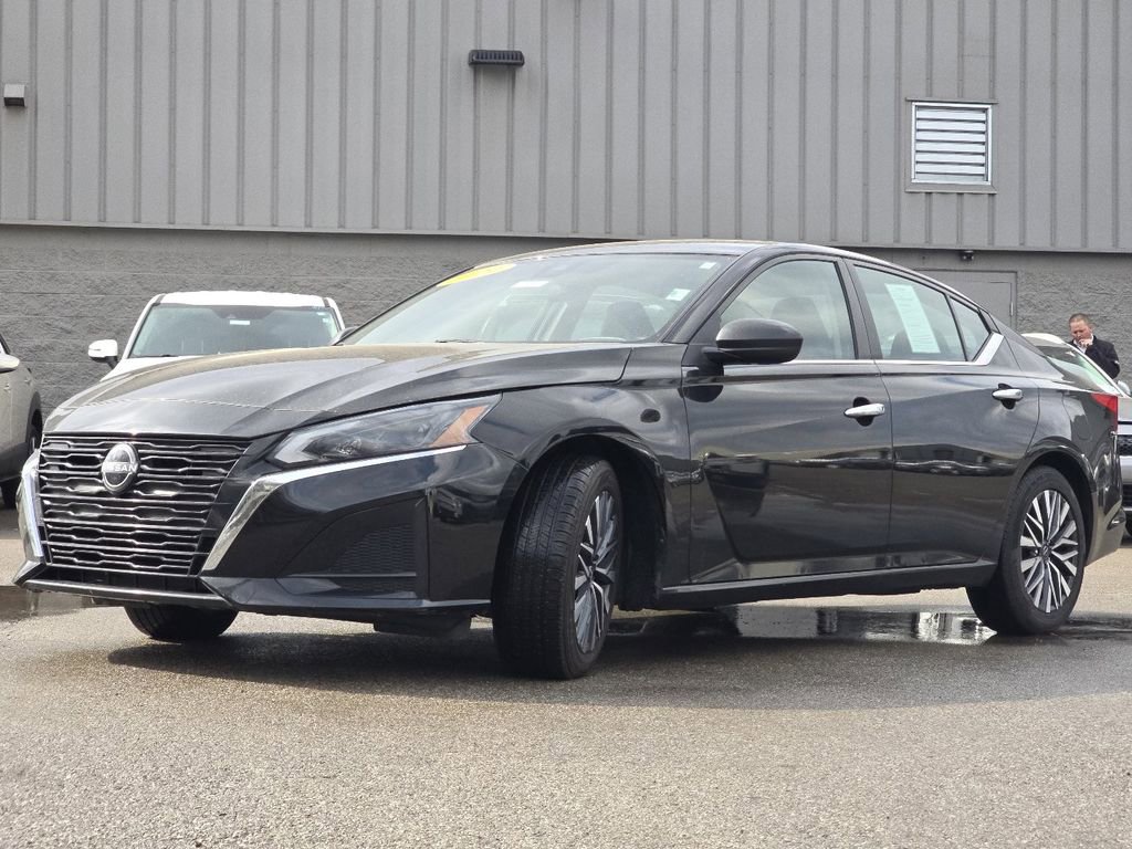 Used 2024 Nissan Altima 2.5 SV image 8
