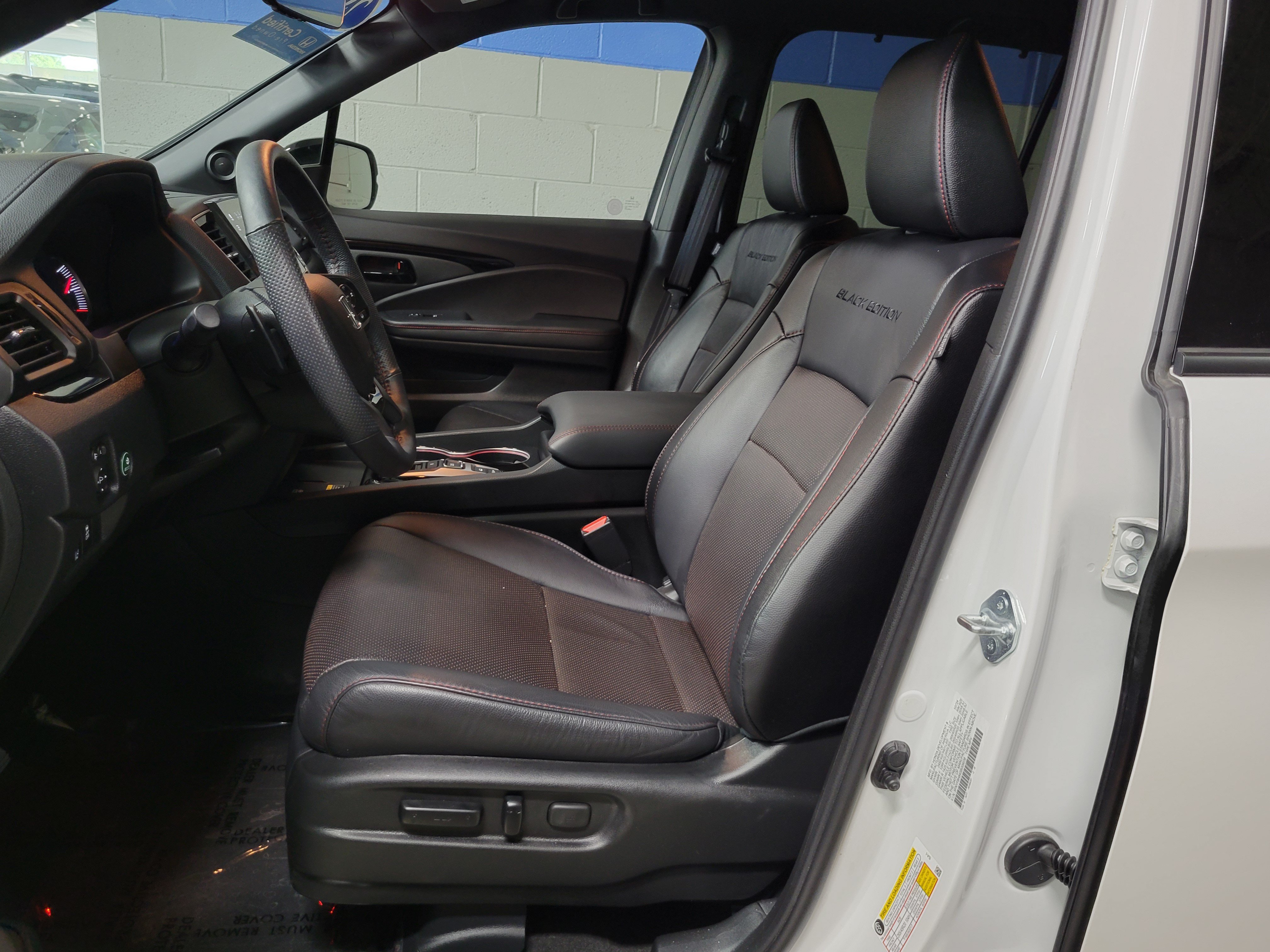 Certified 2025 Honda Passport Black Edition image 16