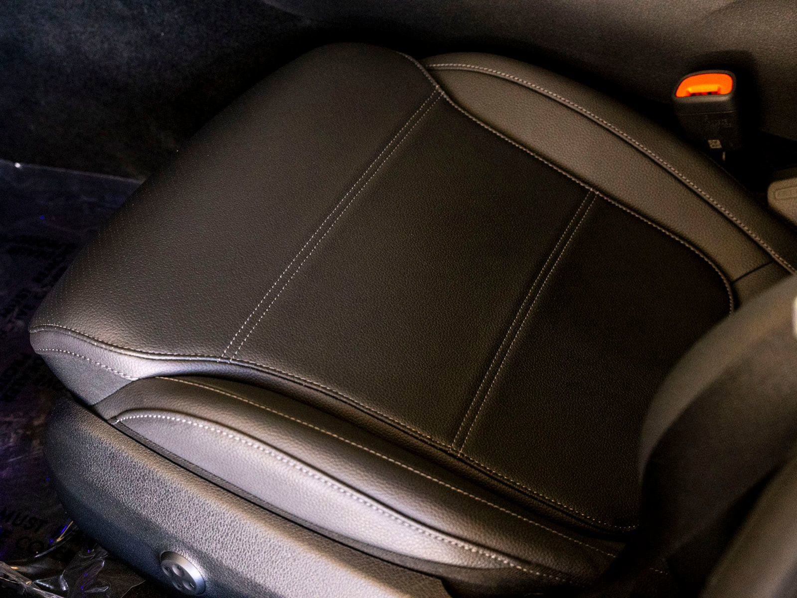 Used 2025 Mercedes-Benz C 300 Sedan image 15