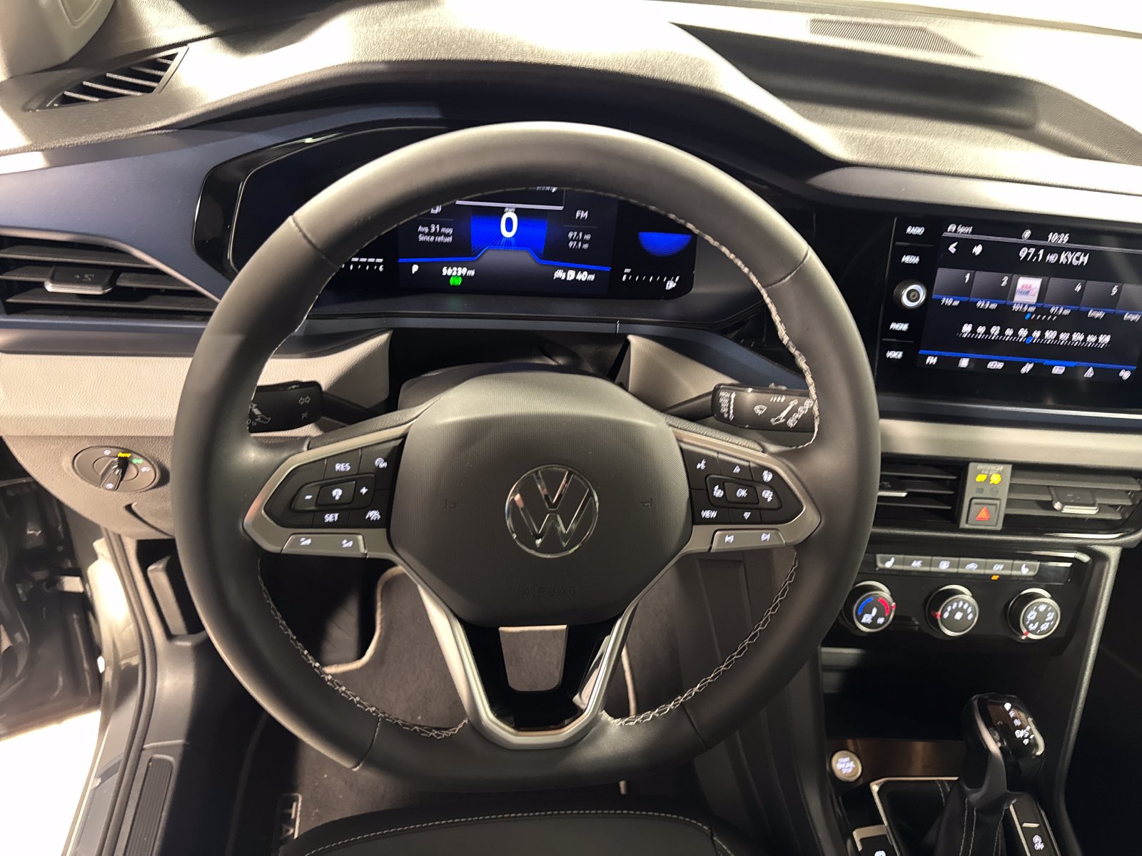 Used 2023 Volkswagen Taos SE w/ Panoramic Sunroof Package AWD/4WD image 15