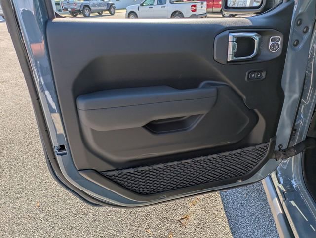 New 2026 Jeep Wrangler Unlimited Rubicon w/ Technology Group AWD/4WD image 11