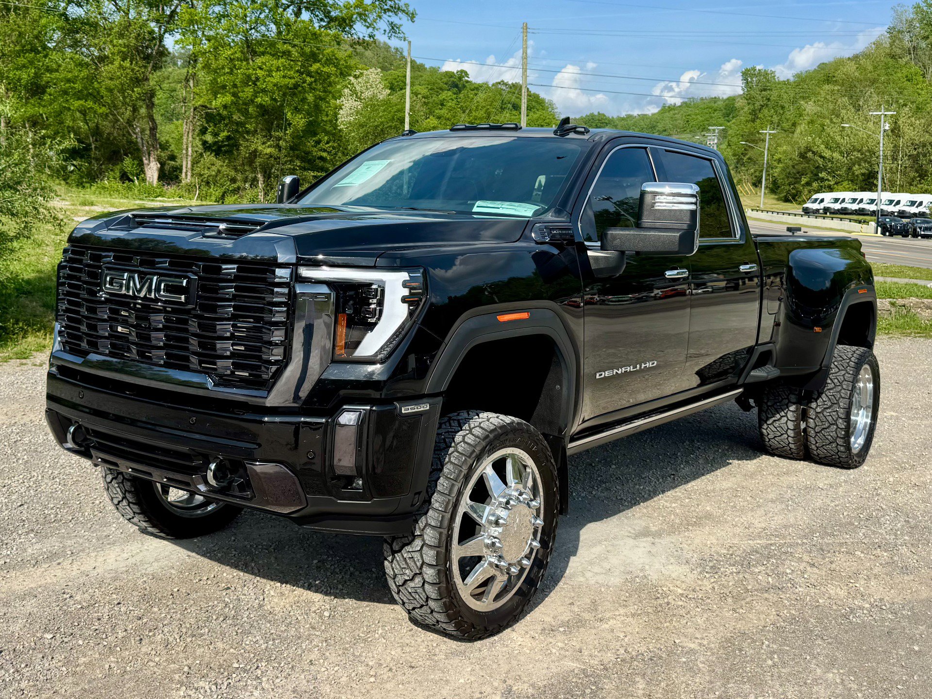 Used 2024 GMC Sierra 3500 Denali Ultimate AWD/4WD image 2