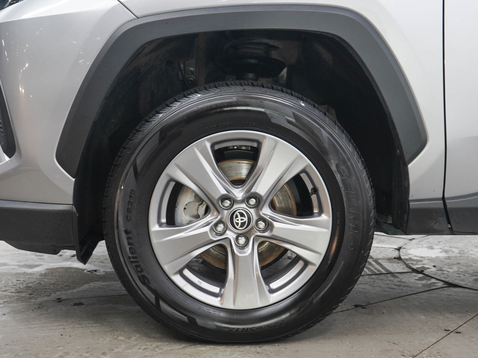Used 2025 Toyota RAV4 LE AWD/4WD image 28