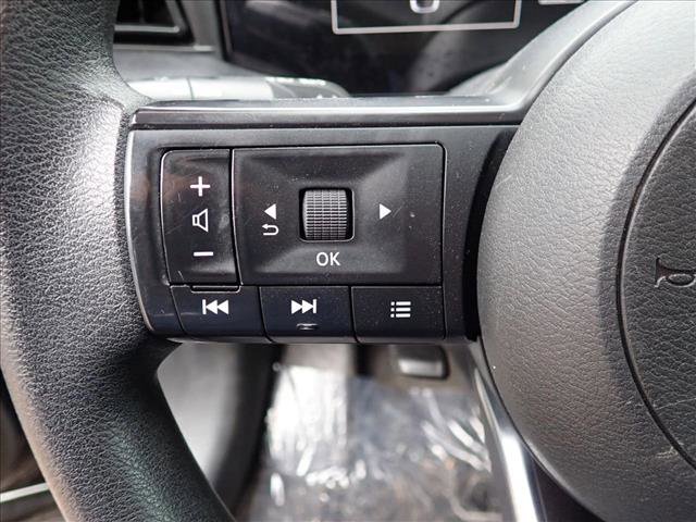 Used 2025 Nissan Kicks S image 13