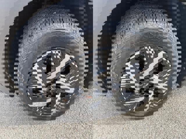 Used 2025 Nissan Kicks SV w/ Illumination Package image 6