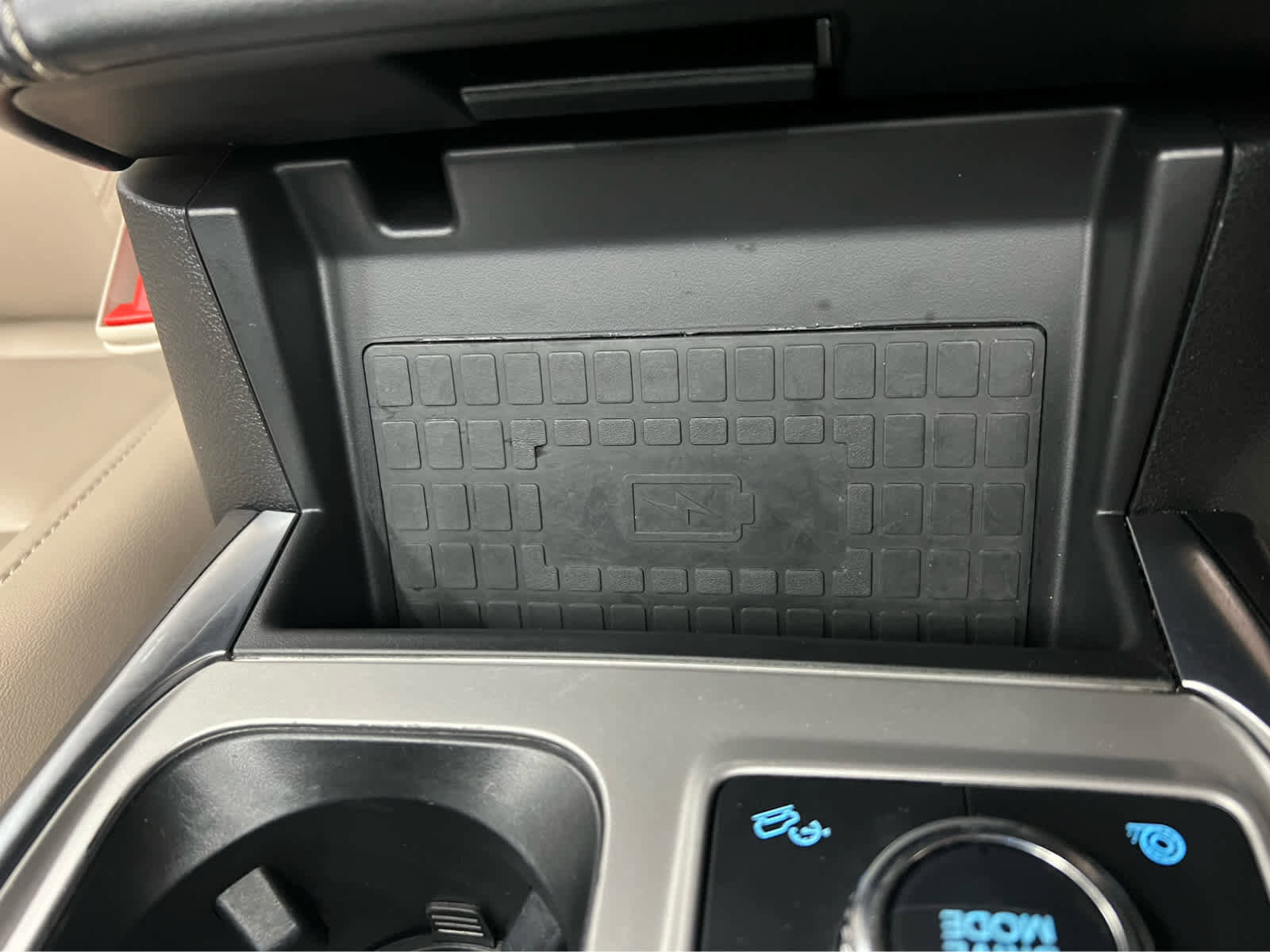 Used 2024 Ford Explorer XLT w/ Equipment Group 202A image 25