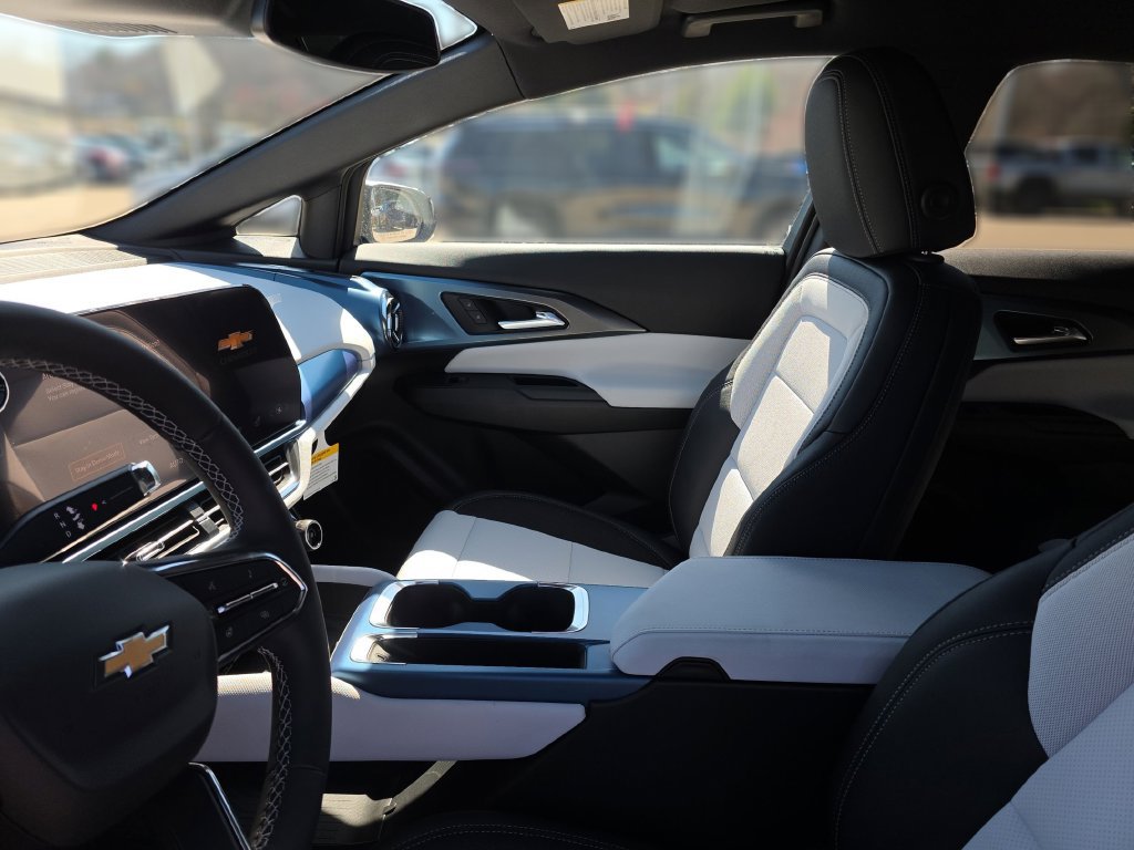 New 2026 Chevrolet Equinox EV LT AWD/4WD image 10