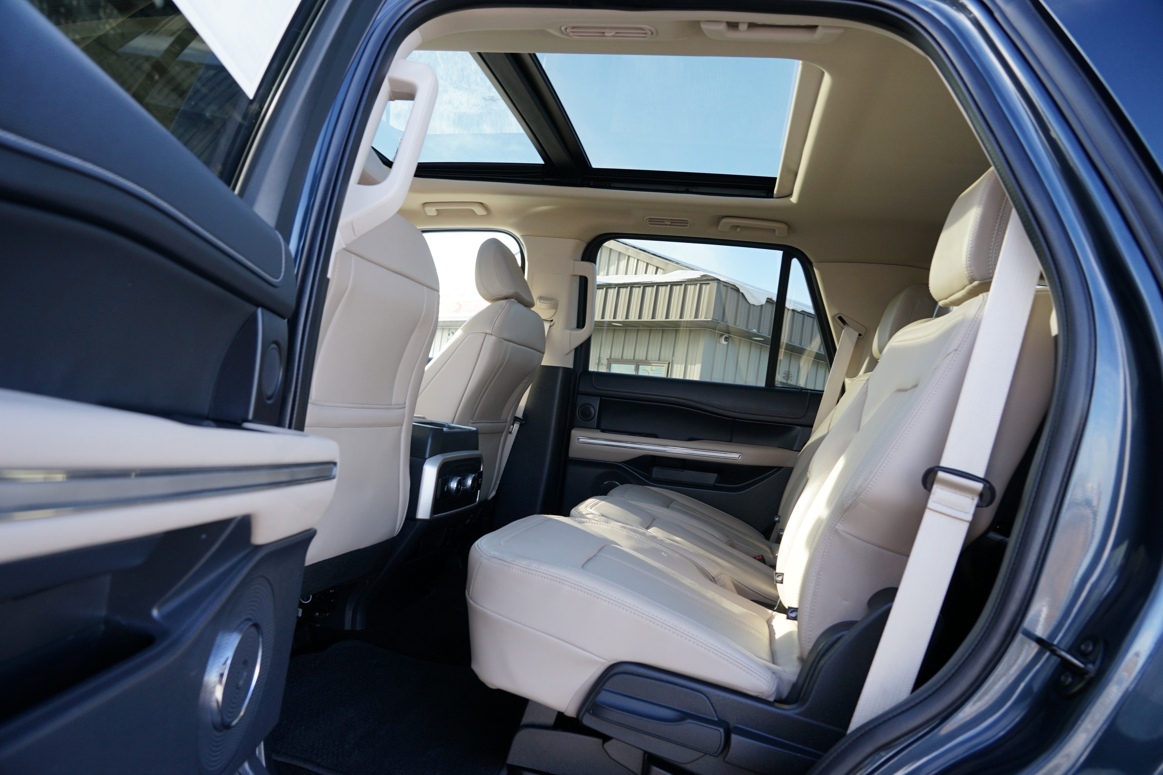 Used 2022 Ford Expedition Limited image 21