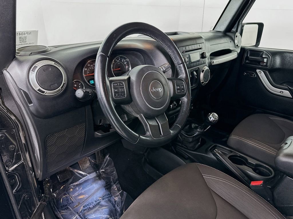 Used 2017 Jeep Wrangler Unlimited Sahara w/ Connectivity Group image 15