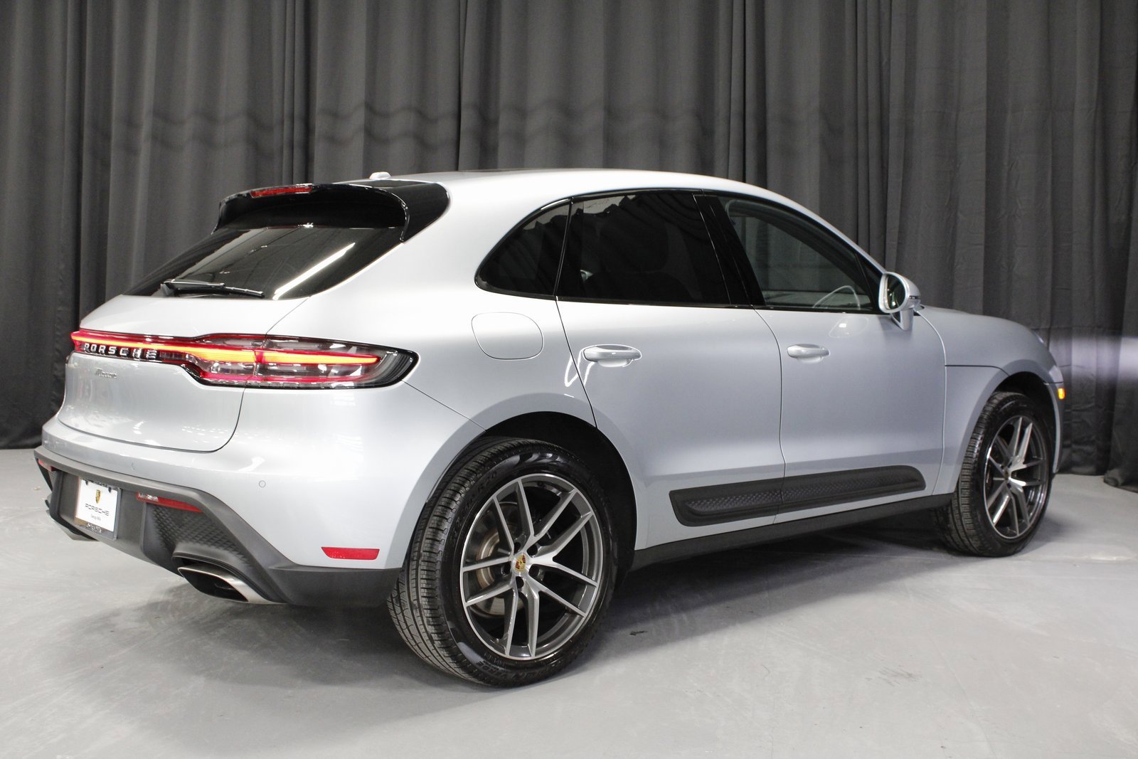 Certified 2025 Porsche Macan image 7
