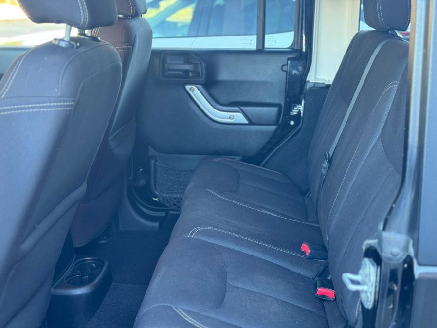 Used 2014 Jeep Wrangler Unlimited Rubicon image 15