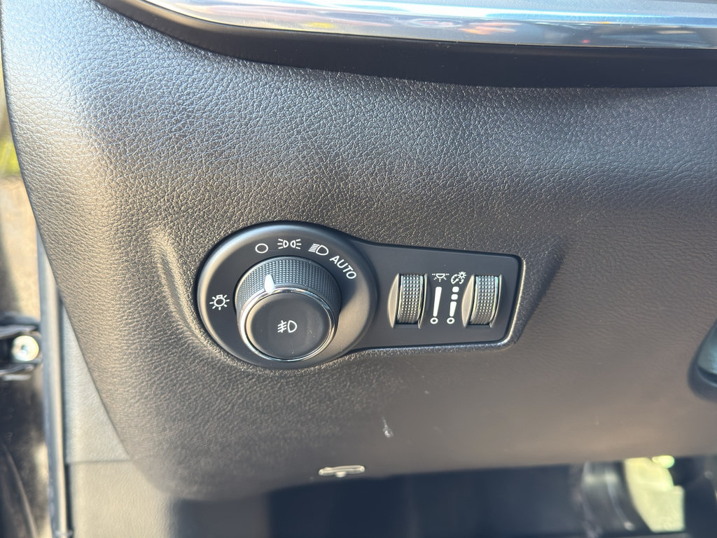 Used 2022 Jeep Compass Limited w/ Sun and Sound Group AWD/4WD image 15