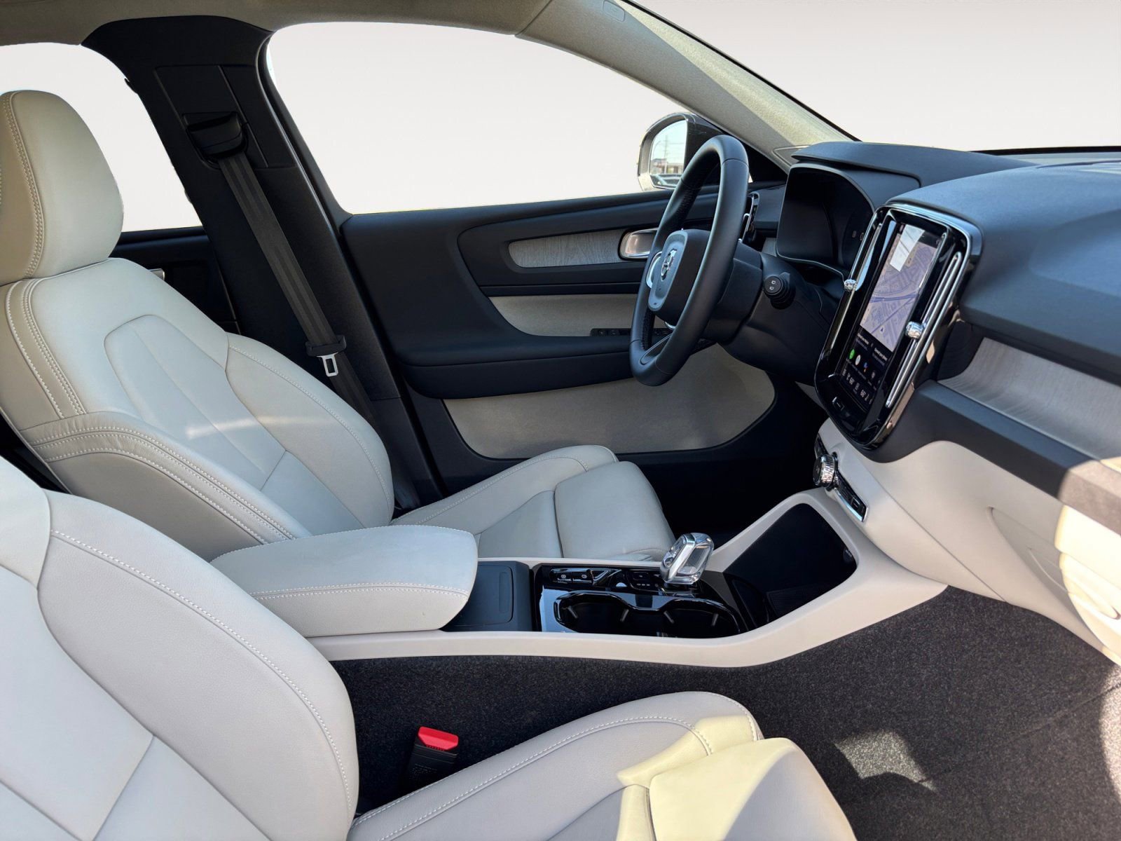 New 2026 Volvo XC40 B5 Plus w/ Protection Package Premier image 15