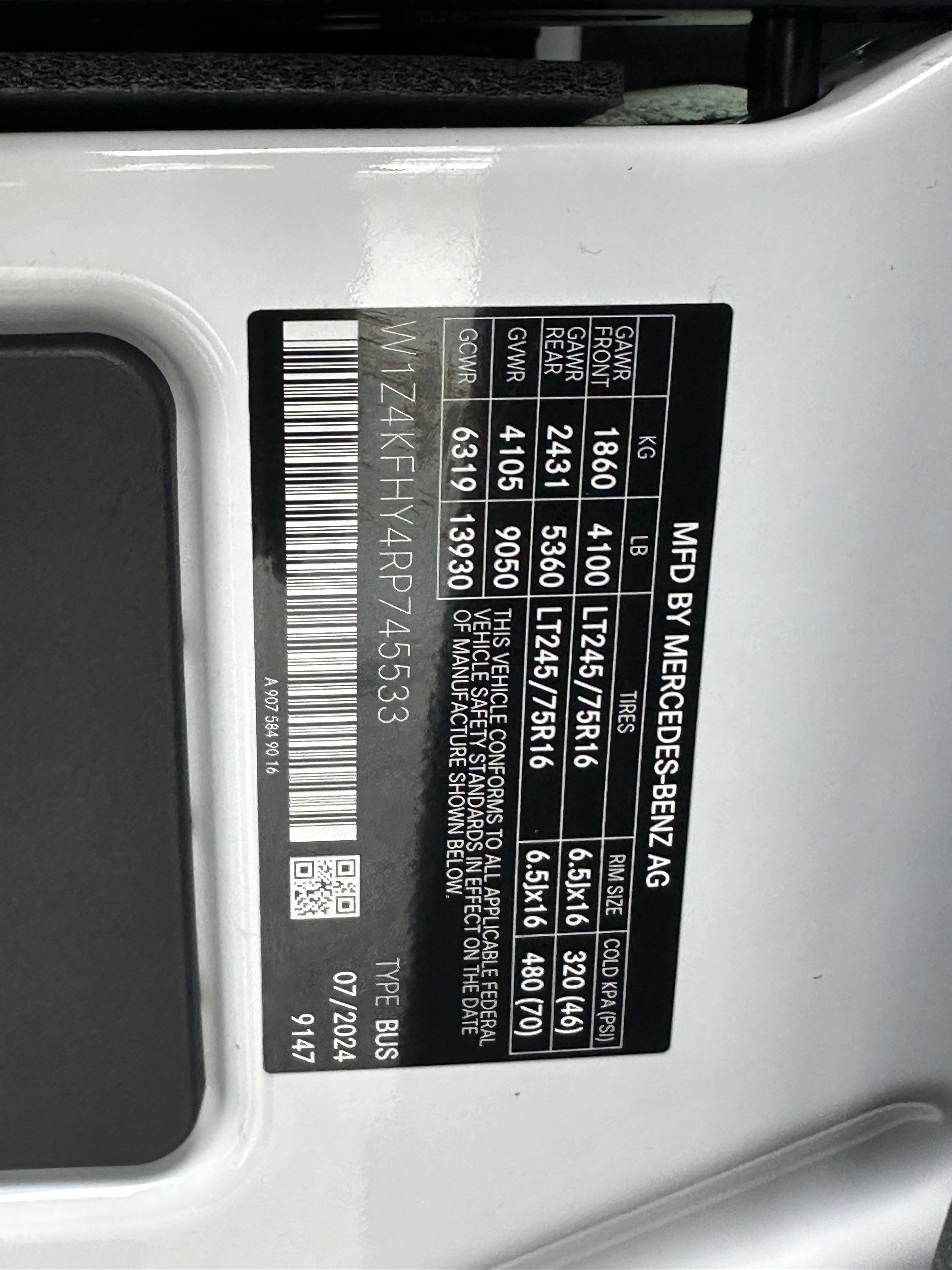 Used 2024 Mercedes-Benz Sprinter 2500 image 33