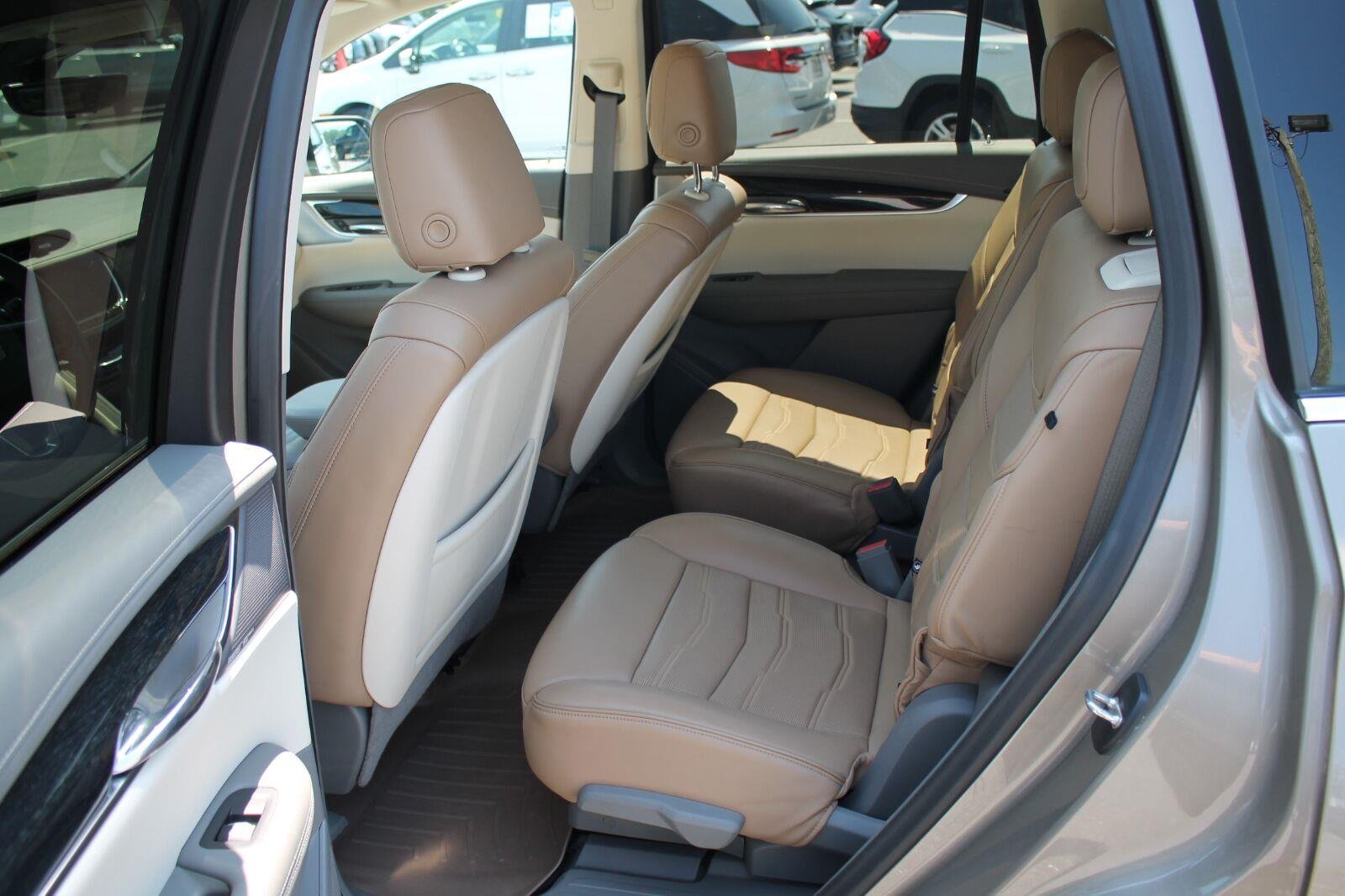 Used 2022 Cadillac XT6 Premium Luxury w/ Technology Package FWD image 28