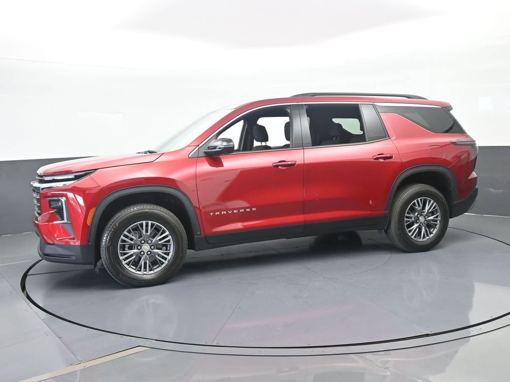 Used 2024 Chevrolet Traverse LT FWD image 2