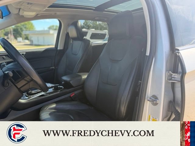 Used 2017 Ford Edge Titanium w/ Equipment Group 301A AWD/4WD image 22