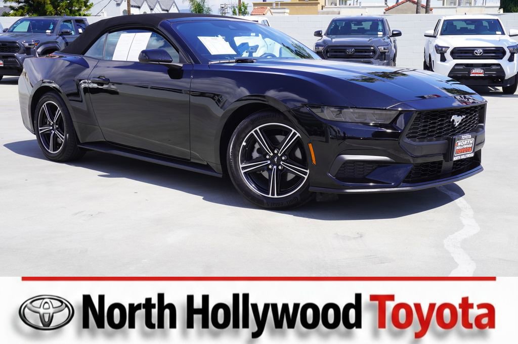 Used 2025 Ford Mustang Convertible image 3