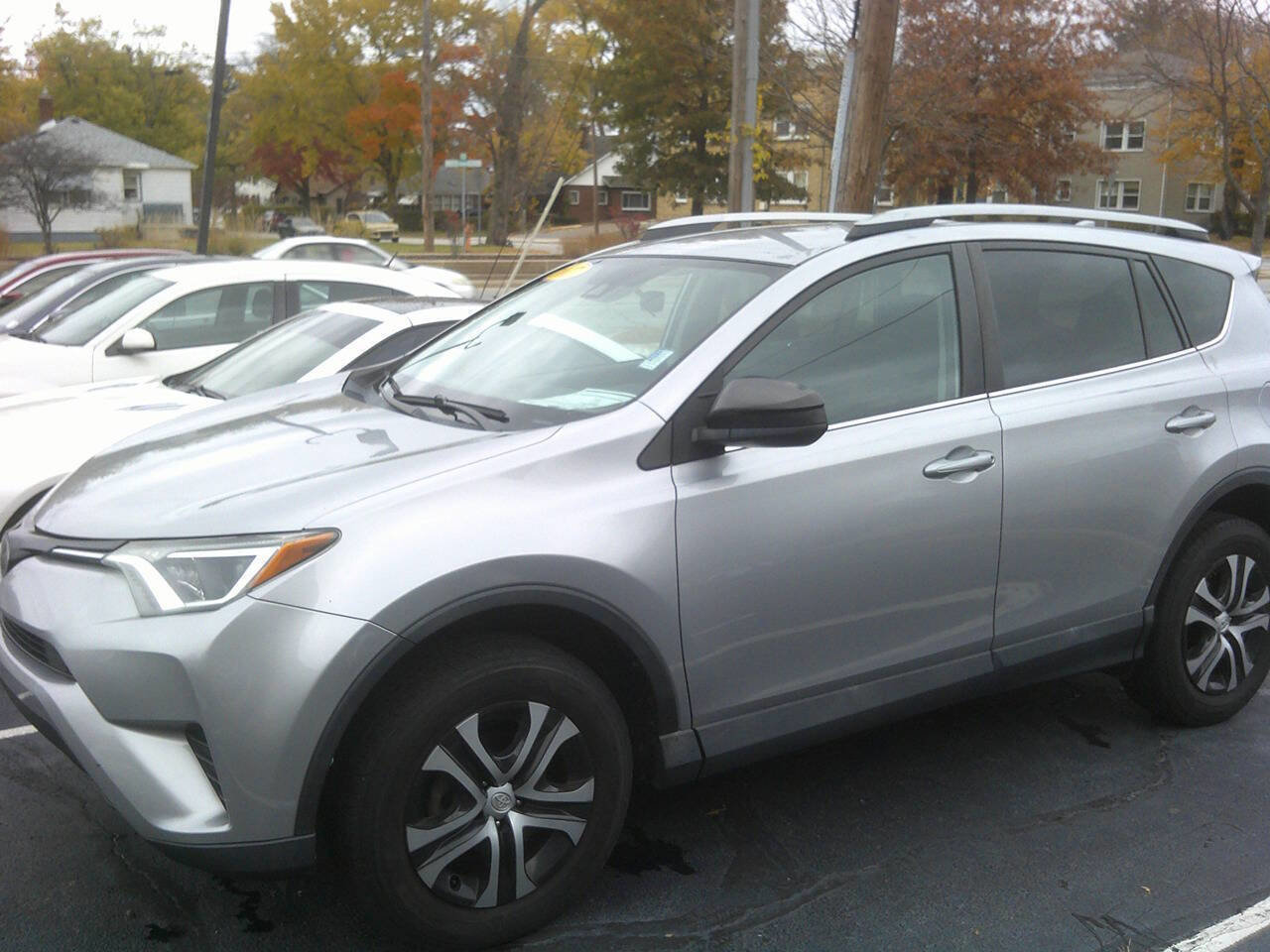 Used 2017 Toyota RAV4 LE image 3