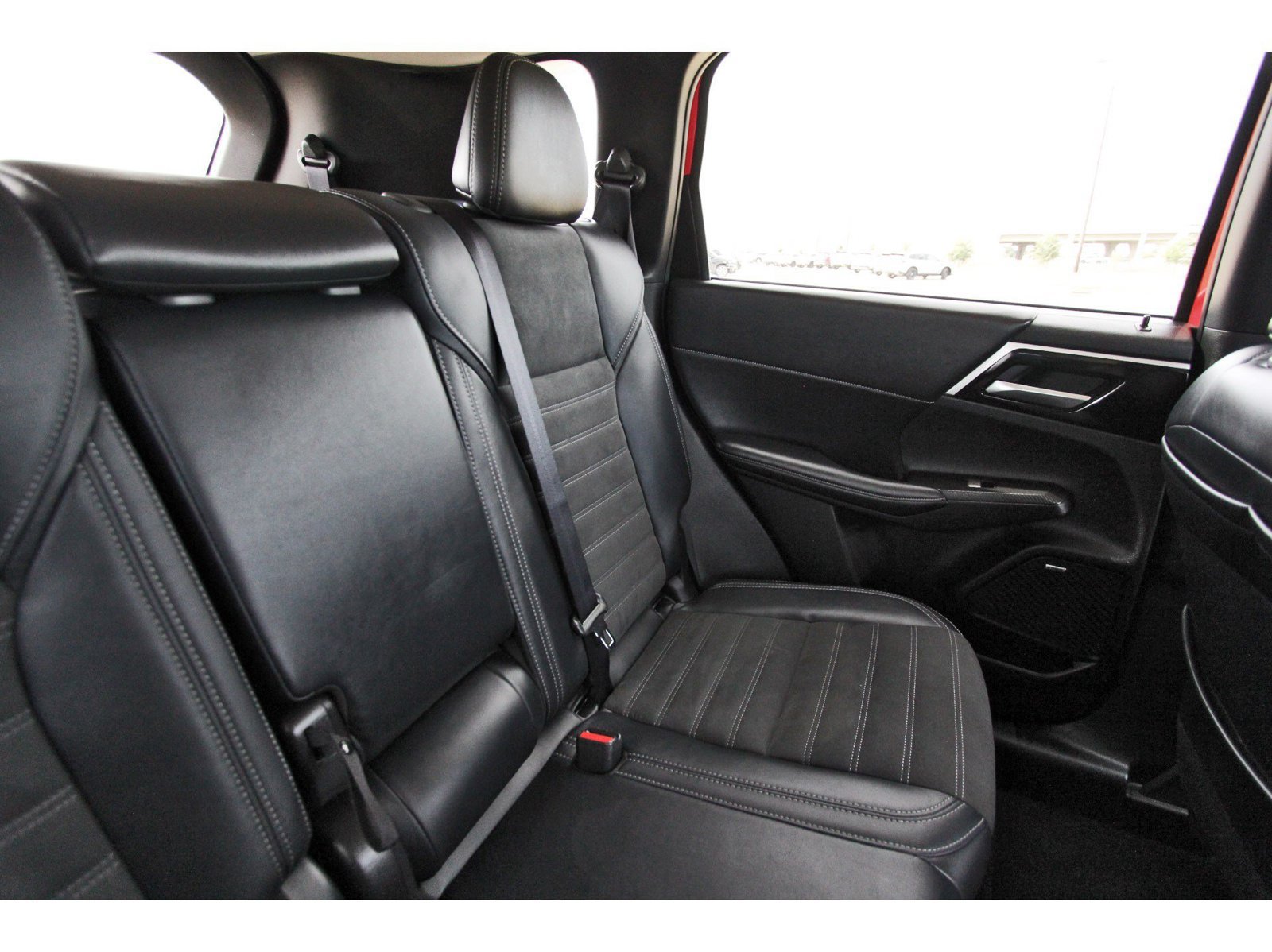Used 2025 Mitsubishi Outlander SE FWD image 13