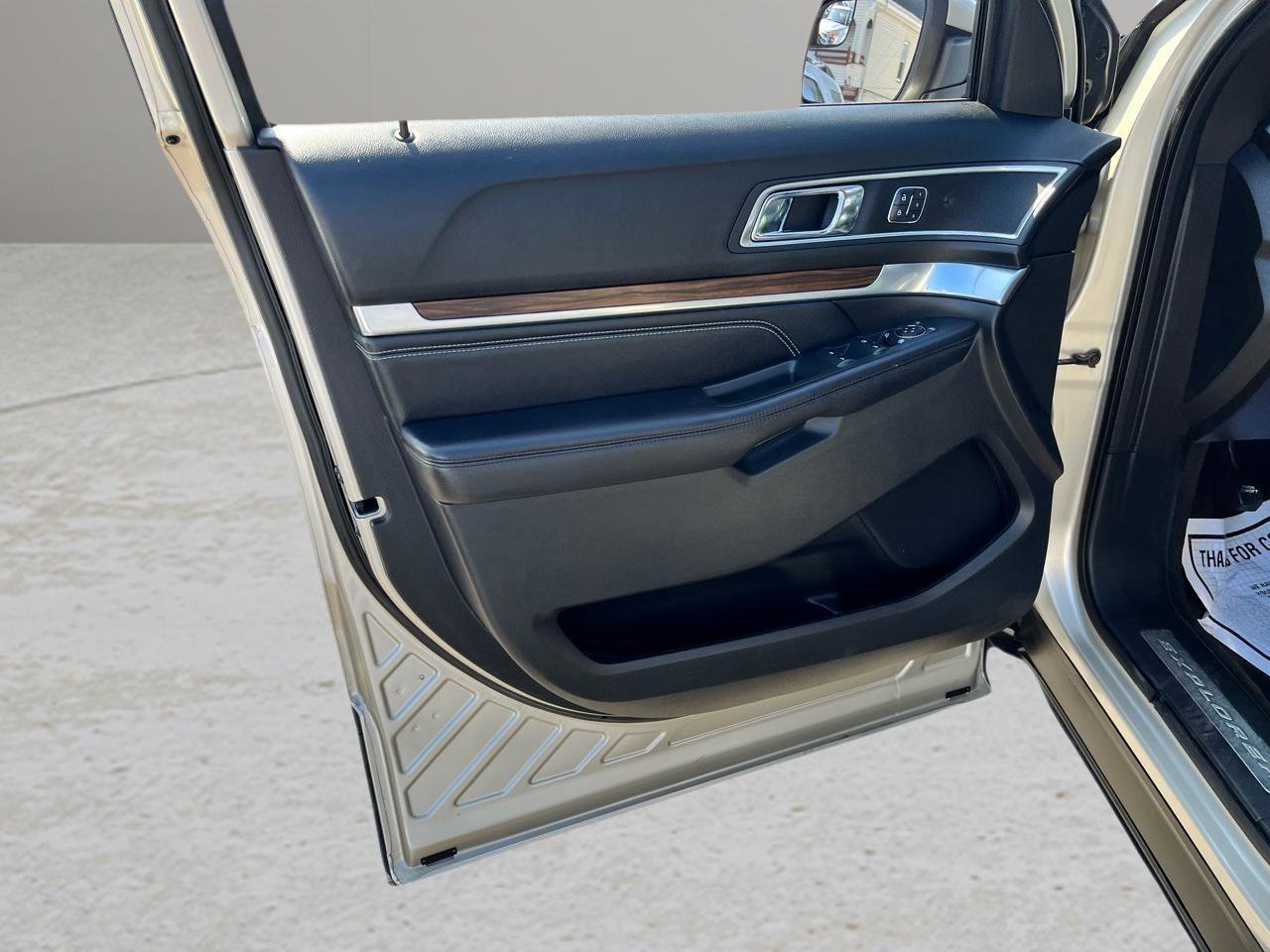 Used 2017 Ford Explorer Limited image 38