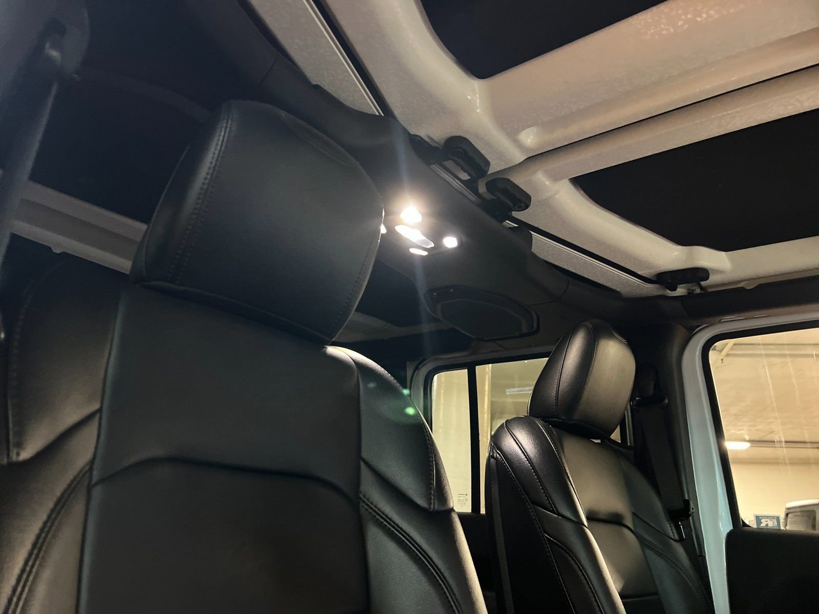 Used 2020 Jeep Wrangler Unlimited Sahara image 16