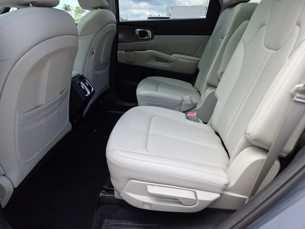 Used 2023 Kia Sorento SX AWD/4WD image 24