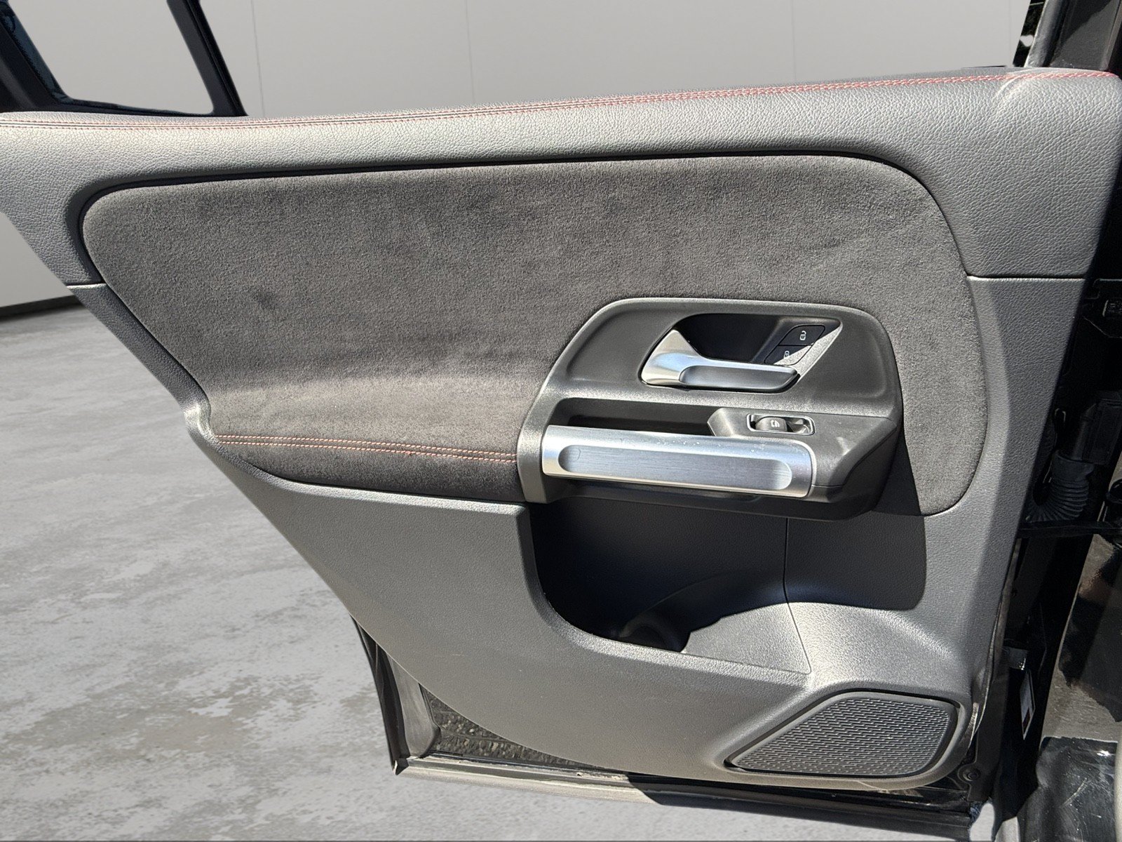 Used 2022 Mercedes-Benz GLB 250 4MATIC image 23