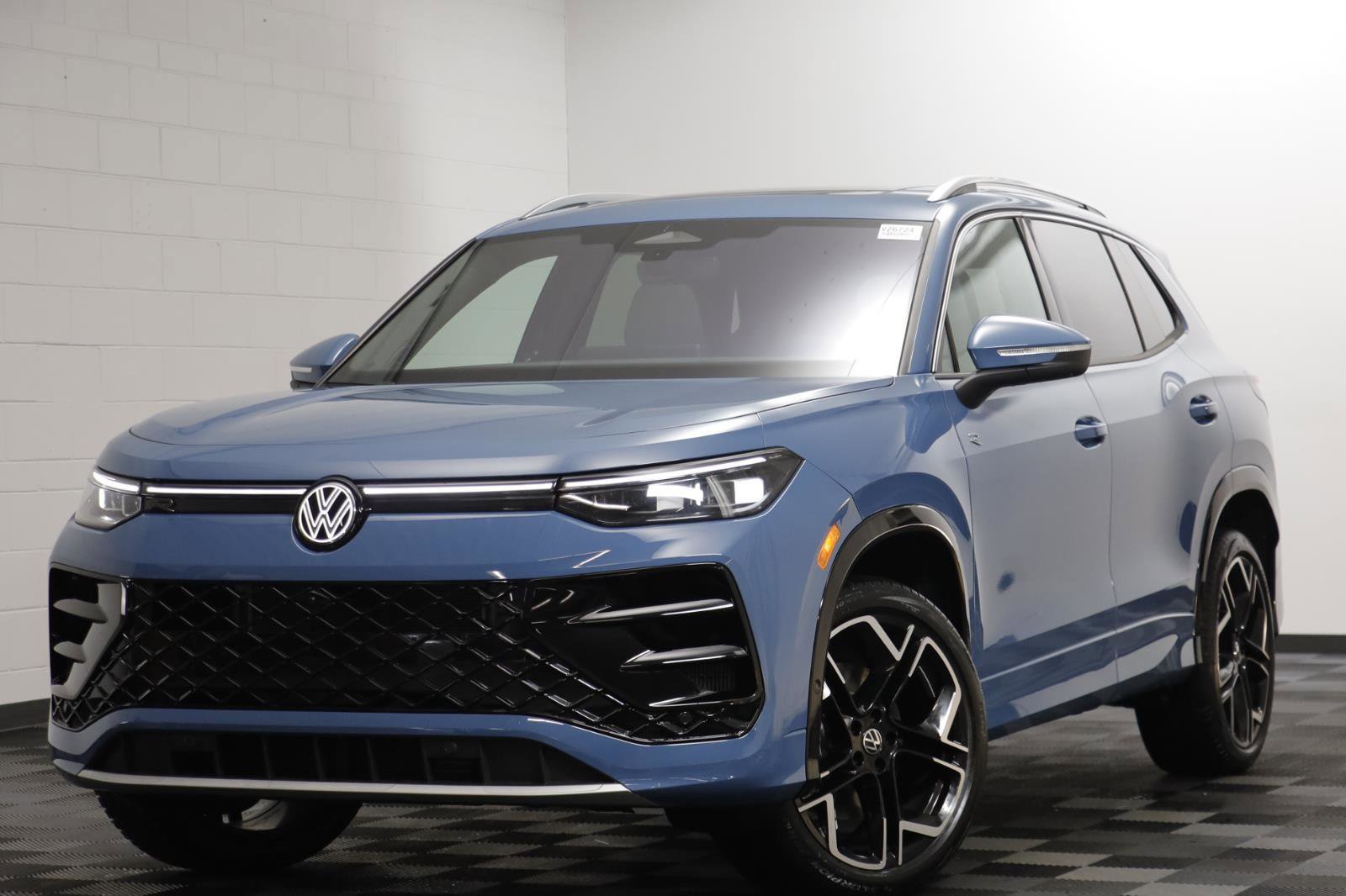 New 2026 Volkswagen Tiguan SEL R-Line image 1